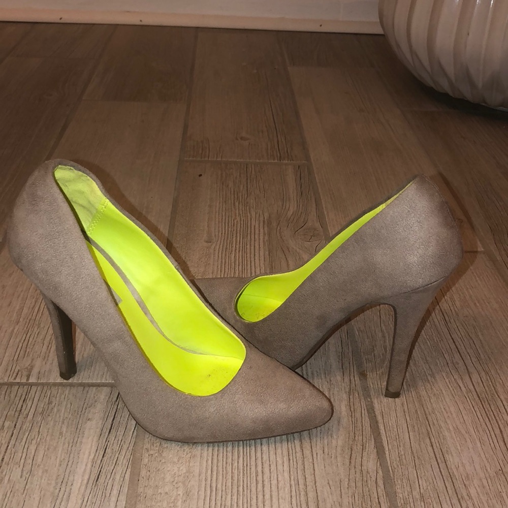 Heels - Picture 2 of 4